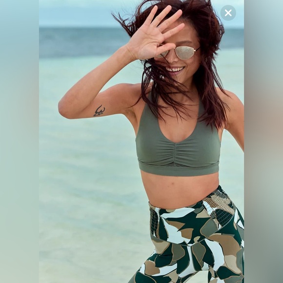 OFFLINE By Aerie Real Me Ruched Sports Bra NWT - Picture 2 of 5